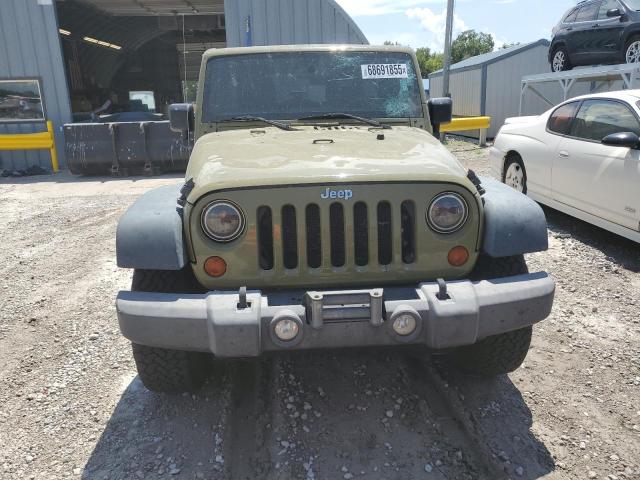 1C4HJWDG3DL543762 - 2013 JEEP WRANGLER UNLIMITED SPORT Grün Foto 5