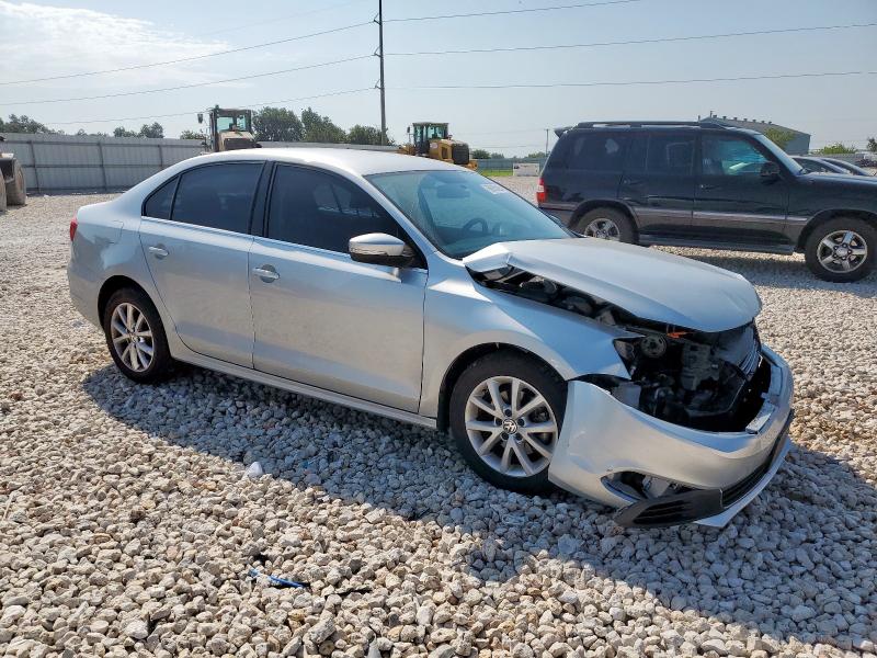 3VWDX7AJXDM392255 - 2013 VOLKSWAGEN JETTA SE ვერცხლისფერი ფოტო 4