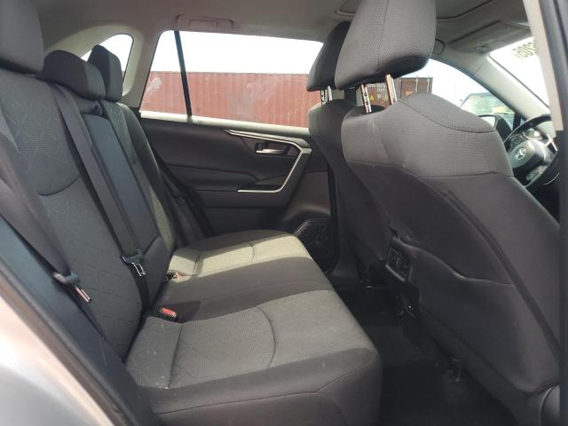 2T3W1RFV9MW160670 - 2021 TOYOTA RAV4 XLE 银色 照片 11