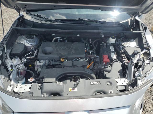 2T3W1RFV9MW160670 - 2021 TOYOTA RAV4 XLE 银色 照片 12