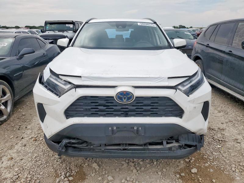 4T3RWRFV8NU054422 - 2022 TOYOTA RAV4 XLE WHITE photo 5