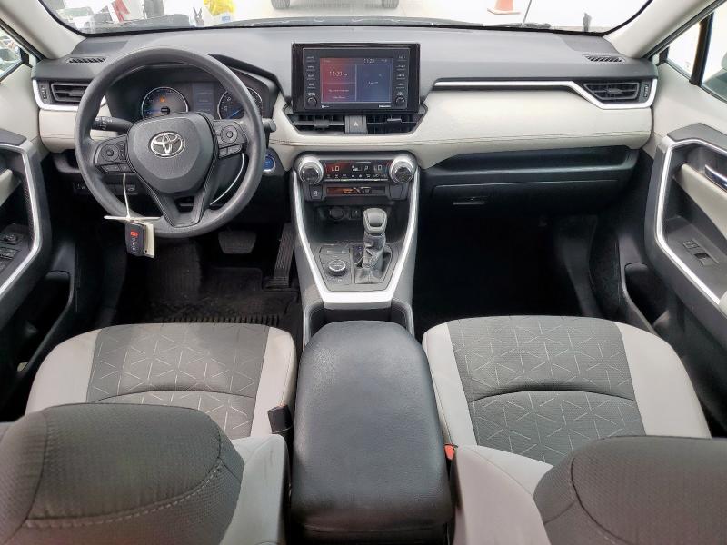 4T3RWRFV8NU054422 - 2022 TOYOTA RAV4 XLE WHITE photo 8