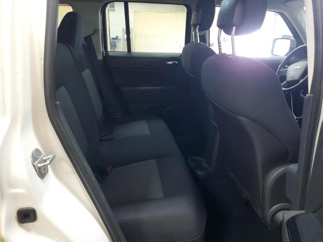 1J4NT2GB2AD519636 - 2010 JEEP PATRIOT SPORT WHITE photo 11