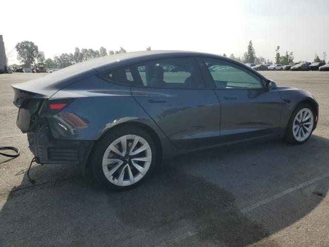 5YJ3E1EB6NF113216 - 2022 TESLA MODEL 3 Grau Foto 3