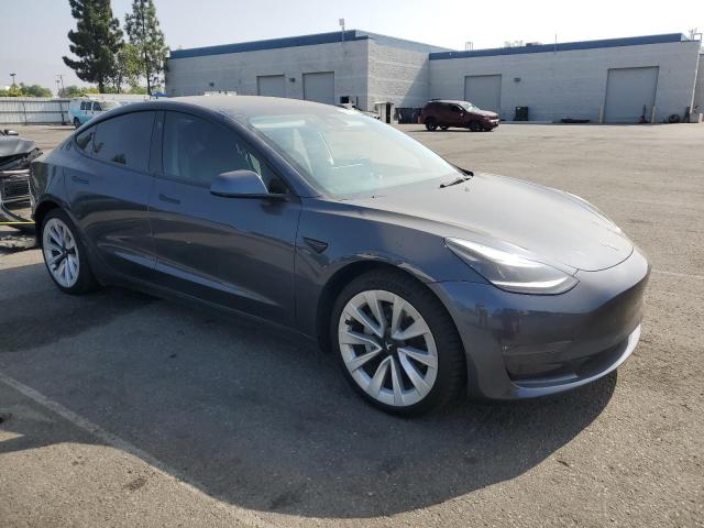 5YJ3E1EB6NF113216 - 2022 TESLA MODEL 3 Grau Foto 4