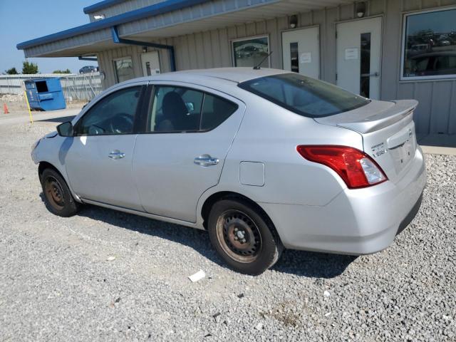 3N1CN7AP5JL882048 - 2018 NISSAN VERSA S 银色 照片 2