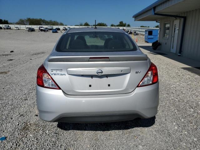 3N1CN7AP5JL882048 - 2018 NISSAN VERSA S 银色 照片 6