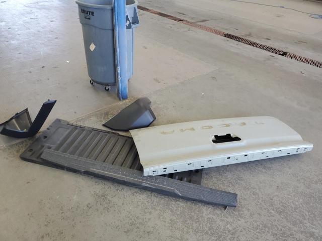 3TMLB5JN7RM015085 - 2024 TOYOTA TACOMA DOUBLE CAB Grau Foto 12