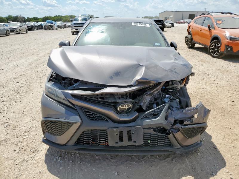 4T1G11AK7NU662235 - 2022 TOYOTA CAMRY SE GRAY photo 5