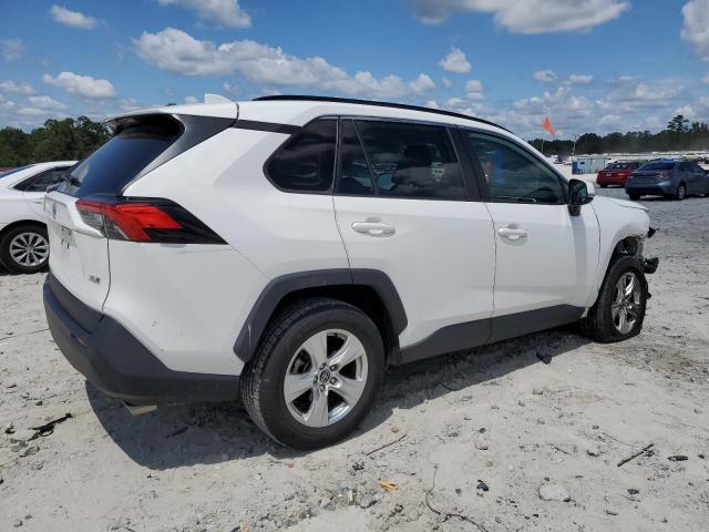 2T3W1RFV8MC107380 - 2021 TOYOTA RAV4 XLE WHITE photo 3