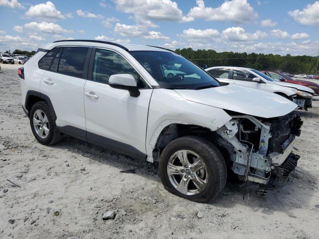 2T3W1RFV8MC107380 - 2021 TOYOTA RAV4 XLE WHITE photo 4