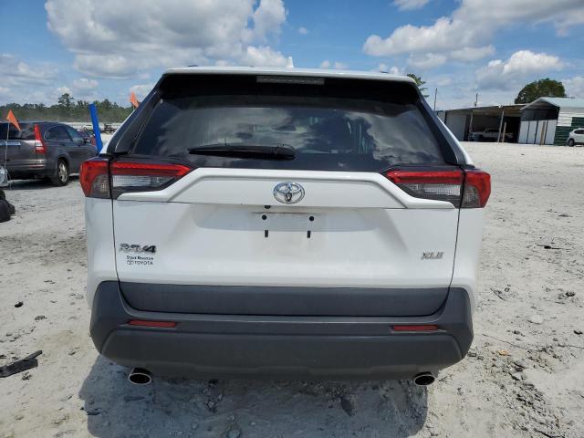 2T3W1RFV8MC107380 - 2021 TOYOTA RAV4 XLE WHITE photo 6