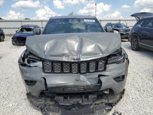 1C4RJFAG9LC436920 - 2020 JEEP GRAND CHEROKEE LAREDO GRAY photo 5