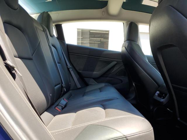 5YJ3E1EA4JF037013 - 2018 TESLA MODEL 3 Blau Foto 10