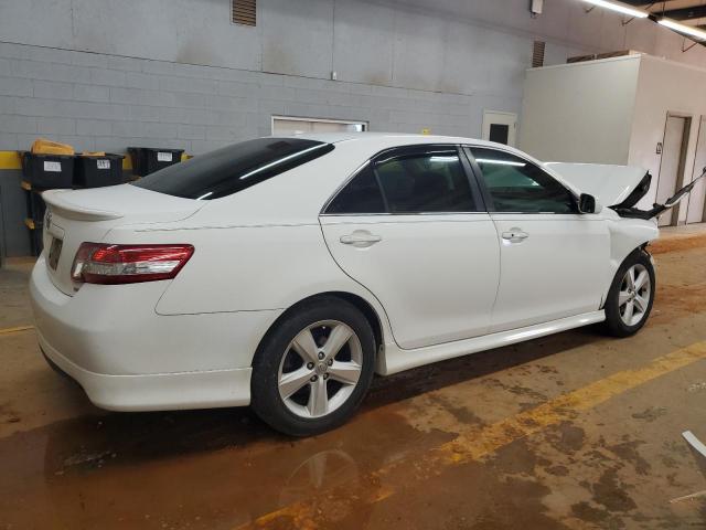 4T1BF3EK6BU659985 - 2011 TOYOTA CAMRY BASE WHITE photo 3