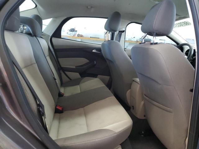 1FAHP3F2XCL274310 - 2012 FORD FOCUS SE GRAY photo 10