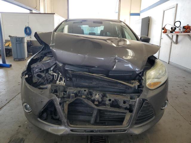1FAHP3F2XCL274310 - 2012 FORD FOCUS SE GRAY photo 5