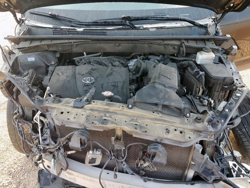 5TDKZRFH6KS564929 - 2019 TOYOTA HIGHLANDER SE 黑色 照片 12