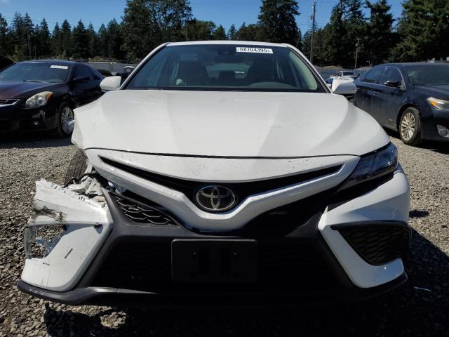 4T1G11AK0NU717575 - 2022 TOYOTA CAMRY SE 白色 照片 5