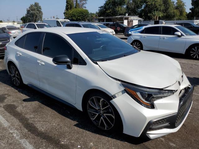 5YFS4RCE2LP027008 - 2020 TOYOTA COROLLA SE WHITE photo 4