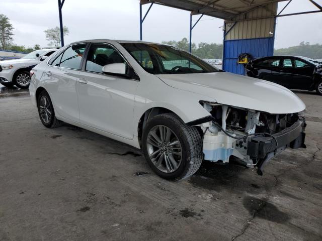 4T1BF1FK5HU717984 - 2017 TOYOTA CAMRY LE თეთრი ფოტო 4