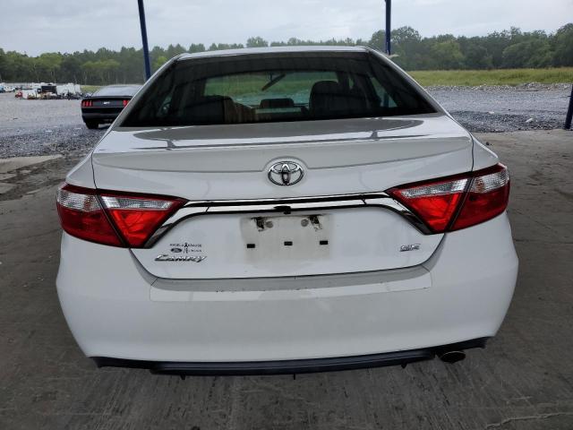 4T1BF1FK5HU717984 - 2017 TOYOTA CAMRY LE თეთრი ფოტო 6