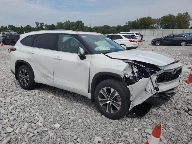 5TDGZRBH1NS577068 - 2022 TOYOTA HIGHLANDER XLE WHITE photo 4