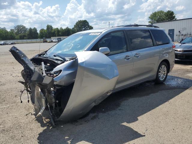 2013 TOYOTA SIENNA XLE, 