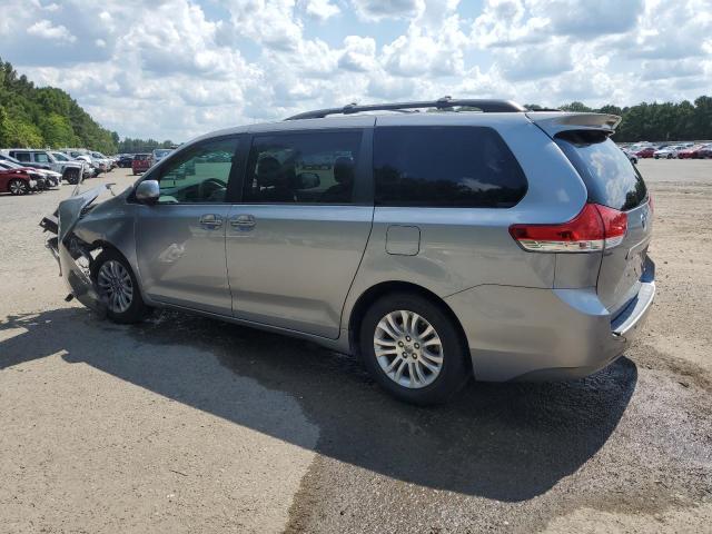 5TDYK3DCXDS326507 - 2013 TOYOTA SIENNA XLE ვერცხლისფერი ფოტო 2