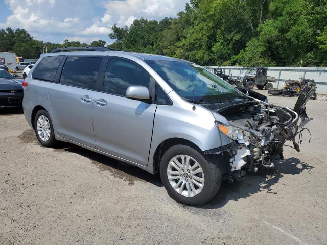5TDYK3DCXDS326507 - 2013 TOYOTA SIENNA XLE ვერცხლისფერი ფოტო 4
