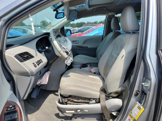 5TDYK3DCXDS326507 - 2013 TOYOTA SIENNA XLE ვერცხლისფერი ფოტო 7