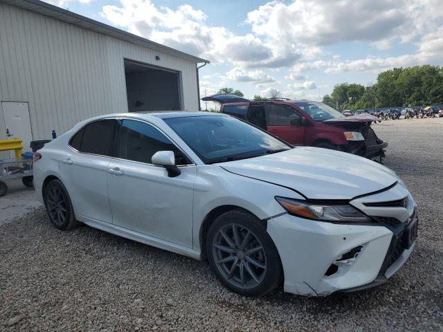 4T1B61HKXJU097040 - 2018 TOYOTA CAMRY XSE 白色 照片 4