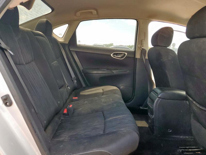 3N1AB7AP2JL637904 - 2018 NISSAN SENTRA S 银色 照片 10