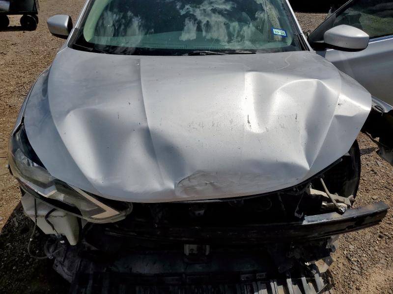 3N1AB7AP2JL637904 - 2018 NISSAN SENTRA S 银色 照片 11