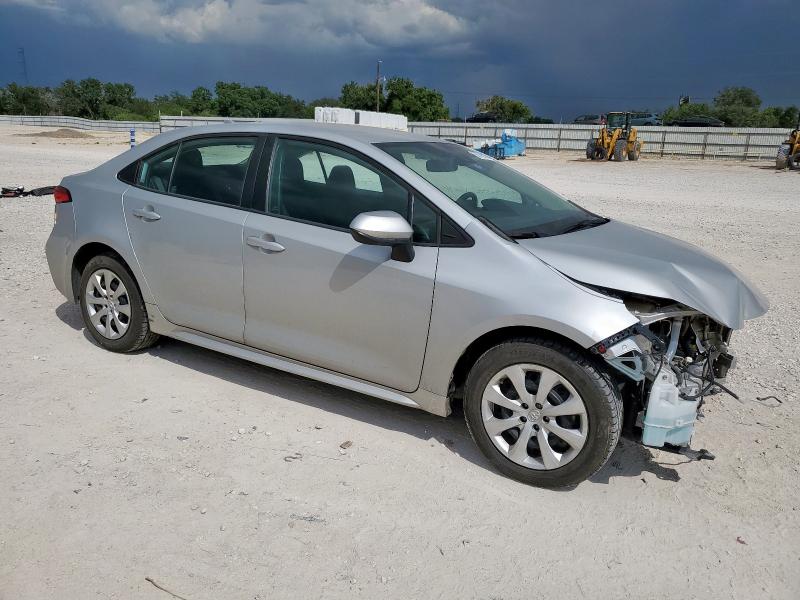5YFEPMAE1MP264634 - 2021 TOYOTA COROLLA LE Gümüş foto 4