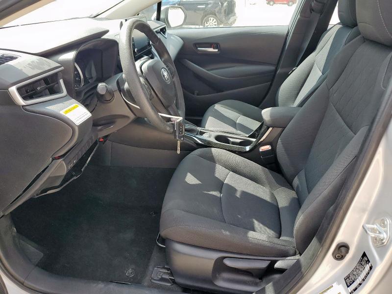 5YFEPMAE1MP264634 - 2021 TOYOTA COROLLA LE Gümüş foto 7