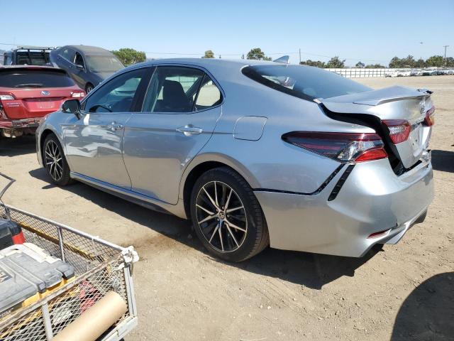 4T1T11AK0MU518216 - 2021 TOYOTA CAMRY SE 银色 照片 2