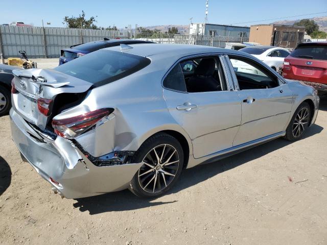 4T1T11AK0MU518216 - 2021 TOYOTA CAMRY SE 银色 照片 3