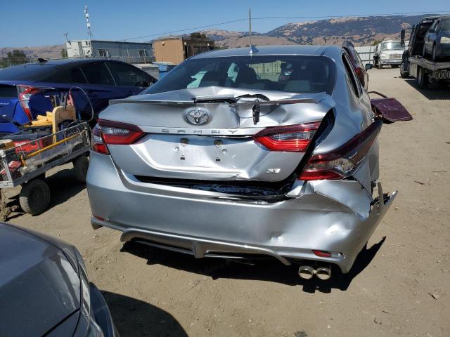 4T1T11AK0MU518216 - 2021 TOYOTA CAMRY SE 银色 照片 6