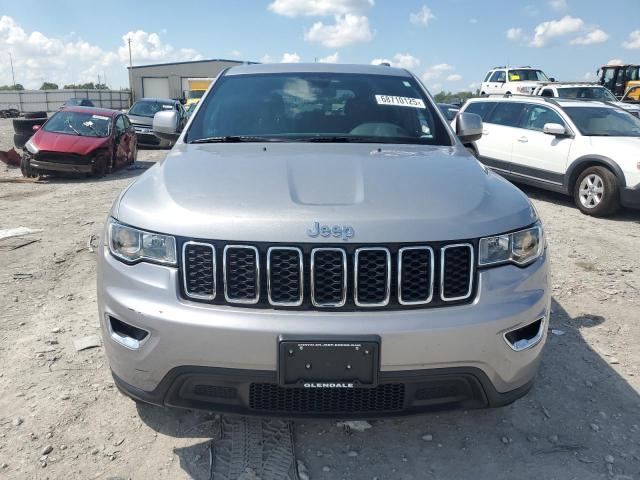 1C4RJFAG1JC235803 - 2018 JEEP GRAND CHEROKEE LAREDO Gümüş foto 5