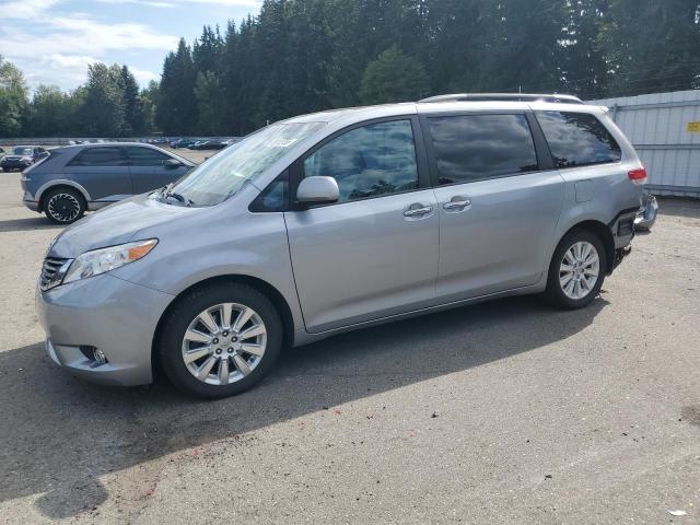 2013 TOYOTA SIENNA XLE, 