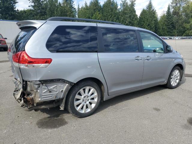 5TDDK3DC9DS053493 - 2013 TOYOTA SIENNA XLE SILVER photo 3