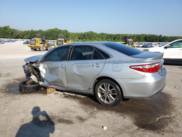 4T1BF1FK5HU328942 - 2017 TOYOTA CAMRY LE 银色 照片 2