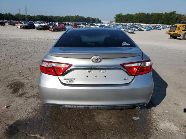 4T1BF1FK5HU328942 - 2017 TOYOTA CAMRY LE 银色 照片 6