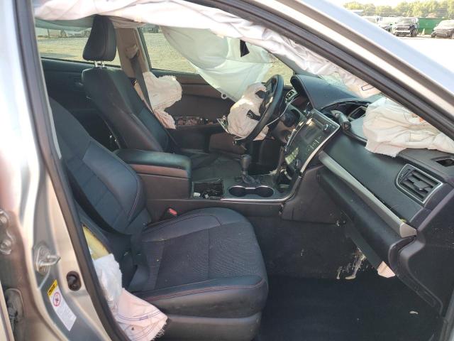 4T1BF1FK5HU328942 - 2017 TOYOTA CAMRY LE 银色 照片 7