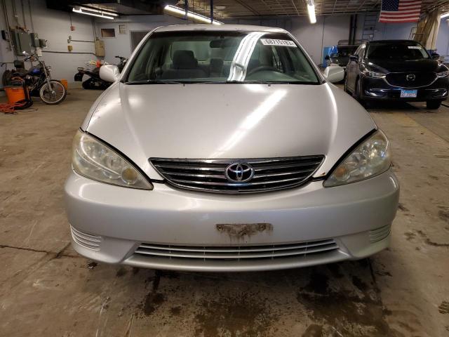 4T1BE30K85U412692 - 2005 TOYOTA CAMRY LE SILVER photo 5