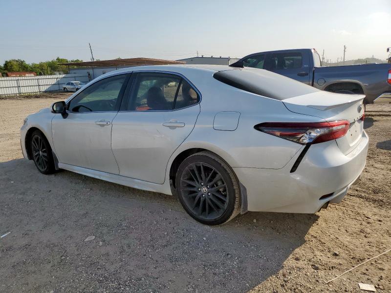 4T1K61AK4MU589660 - 2021 TOYOTA CAMRY XSE WHITE photo 2