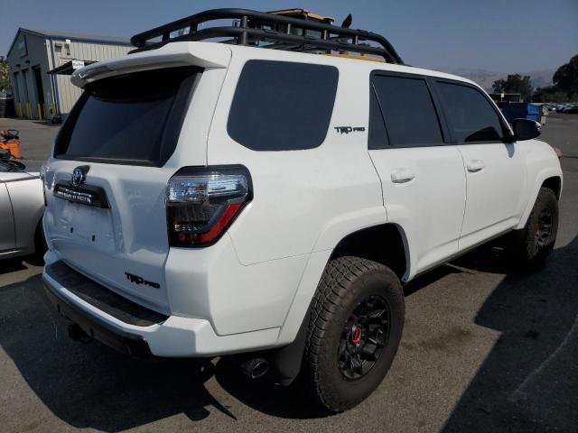 JTELU5JRXP6120113 - 2023 TOYOTA 4RUNNER SE WHITE photo 3