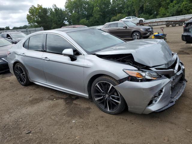 4T1BZ1HK2KU024026 - 2019 TOYOTA CAMRY XSE 银色 照片 4