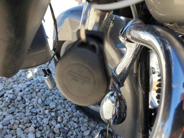 1HD1FS4188Y669341 - 2008 HARLEY-DAVIDSON FLTR SILVER photo 8